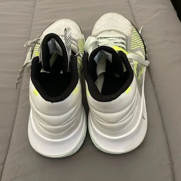 Kyrie flytrap - Picture 3 of 5